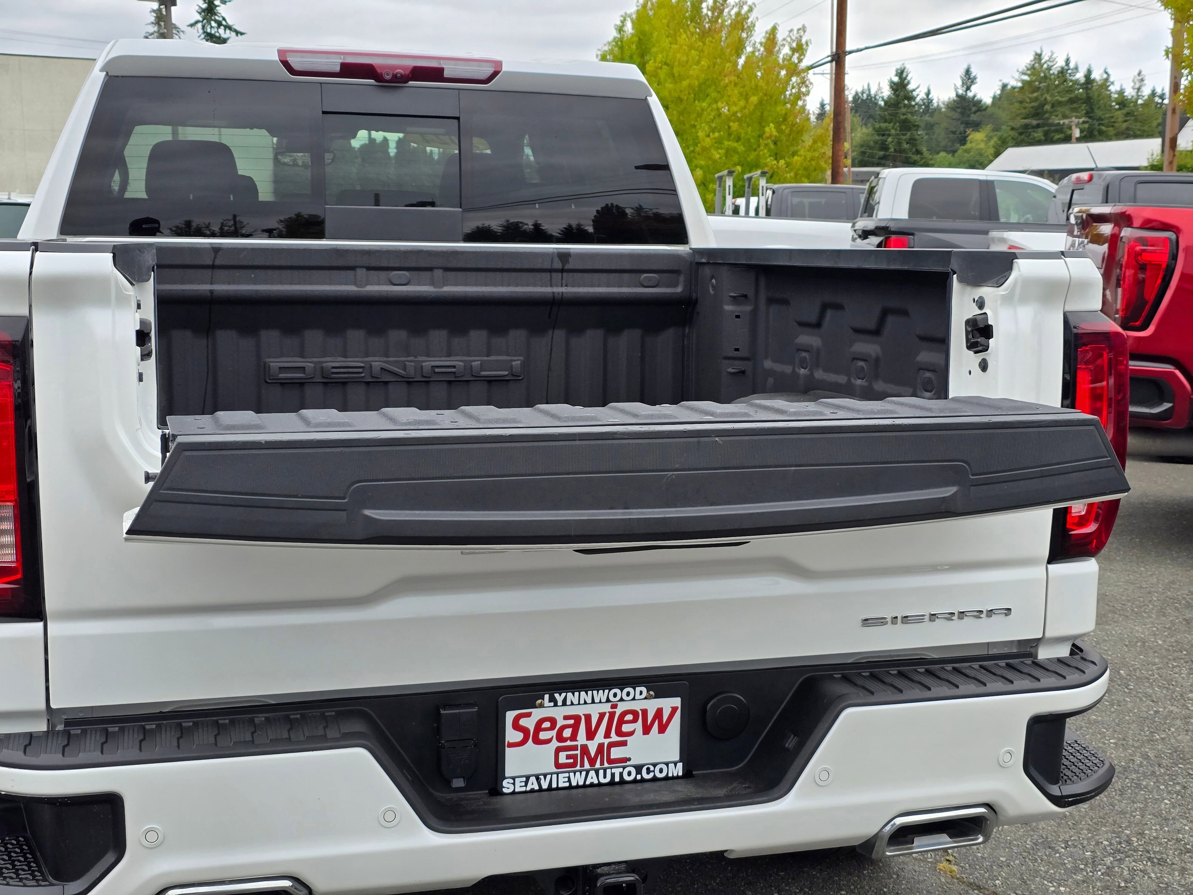 Used 2024 White Frost Tricoat GMC Denali image 15