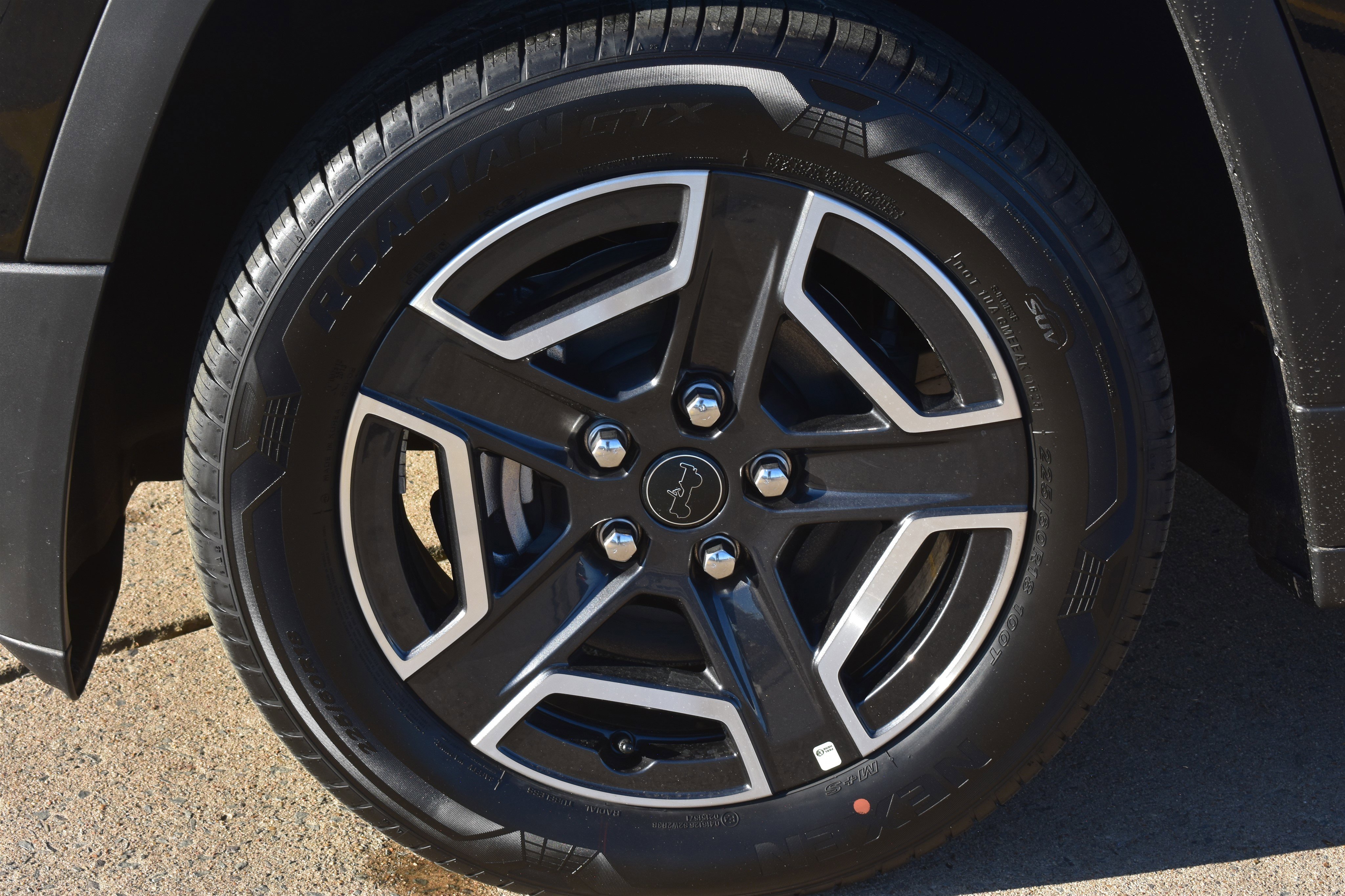 New 2026 Diamond Black Crystal Pearl-Coat Exterior Paint Jeep Laredo image 11