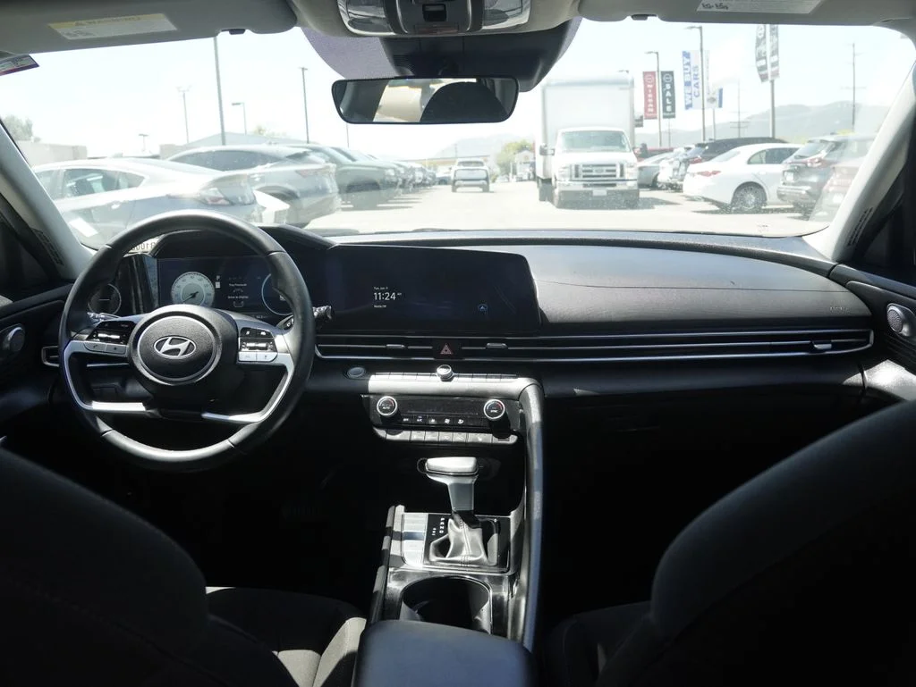 Used 2025 Gray Hyundai SEL Convenience image 23