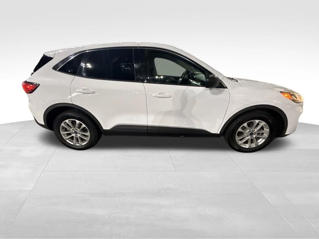 Used 2022 White Ford SE image 8