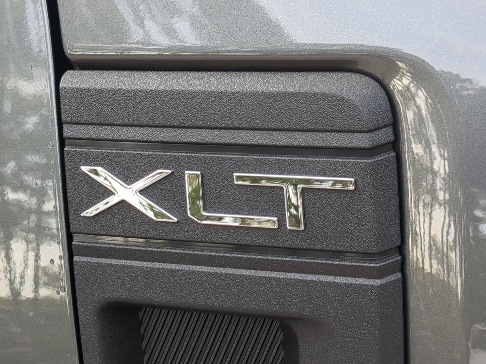 New 2026 Carbonized Gray Metallic Ford XLT image 44