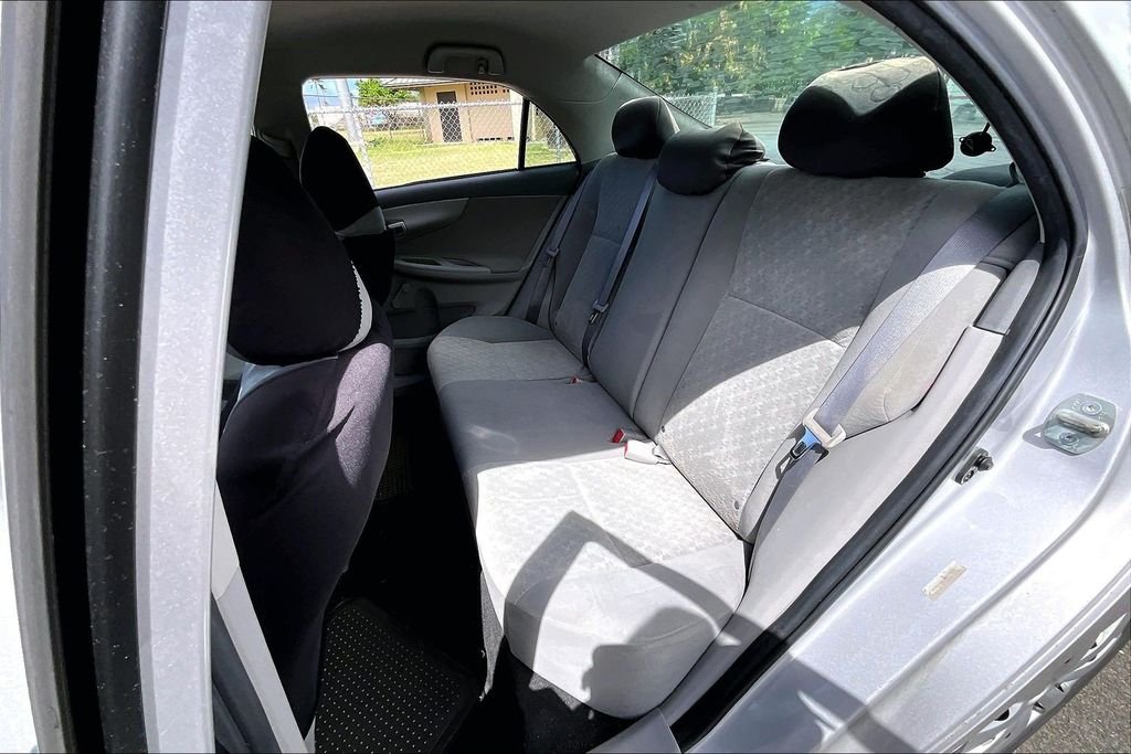 Used 2009 Silver Toyota Base image 28
