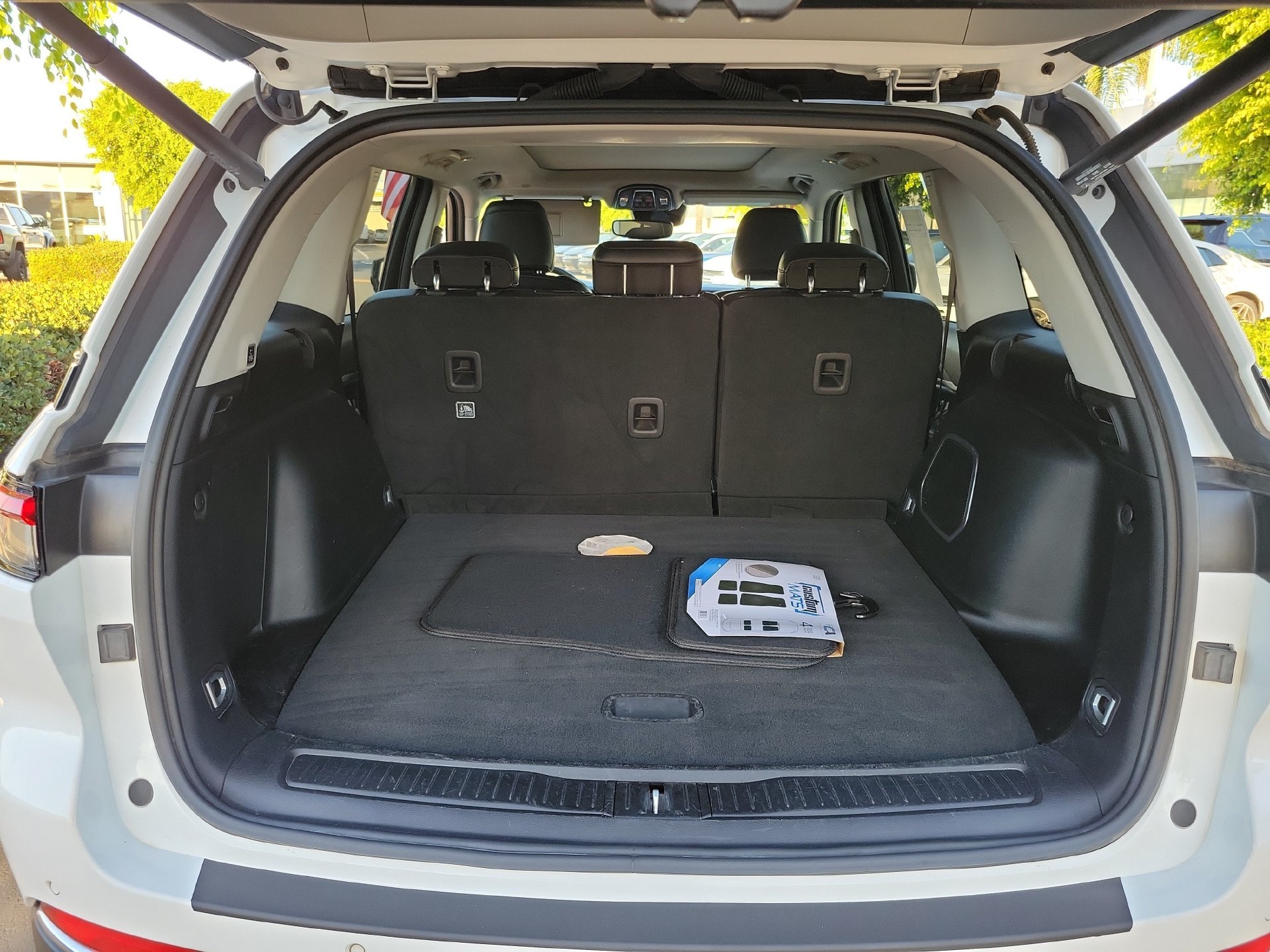 Certified Used 2024 White Jeep 4xe image 19