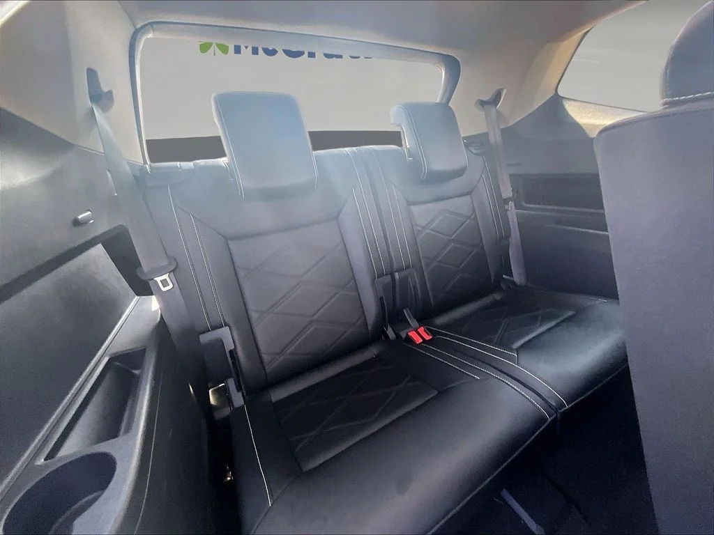 Used 2024 White Volkswagen 2.0T SE w/Technology image 30