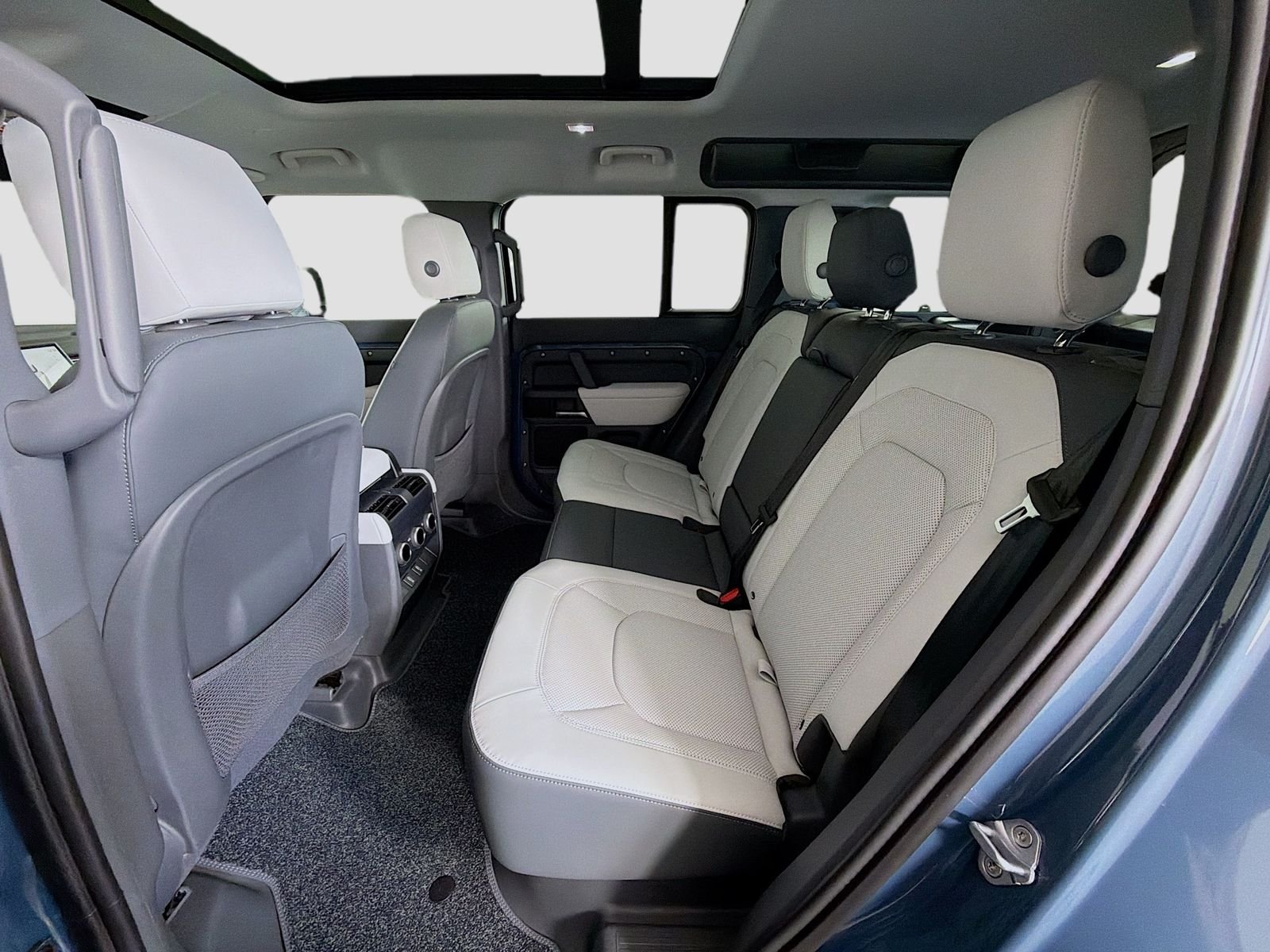 New 2026 Tasman Blue Land Rover X-Dynamic SE image 27