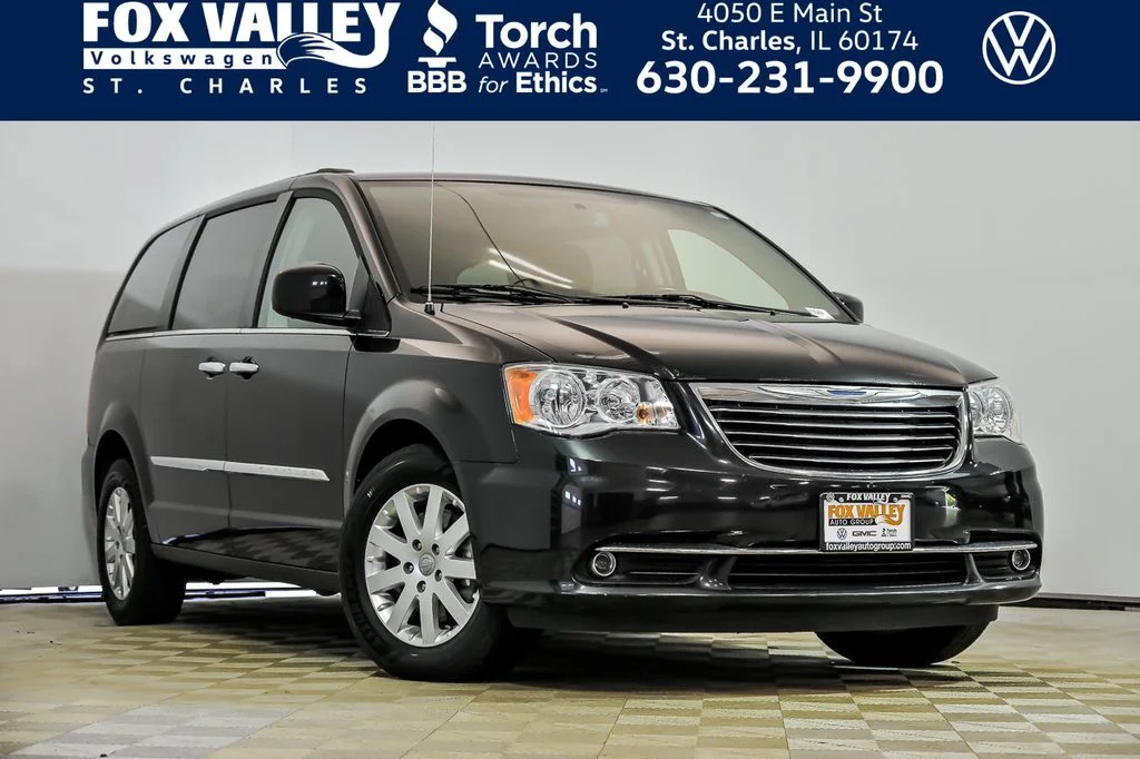 2015 Chrysler Town & Country Touring's photo