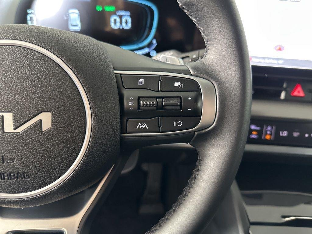 Used 2025 Gravity Gray Kia EX image 21