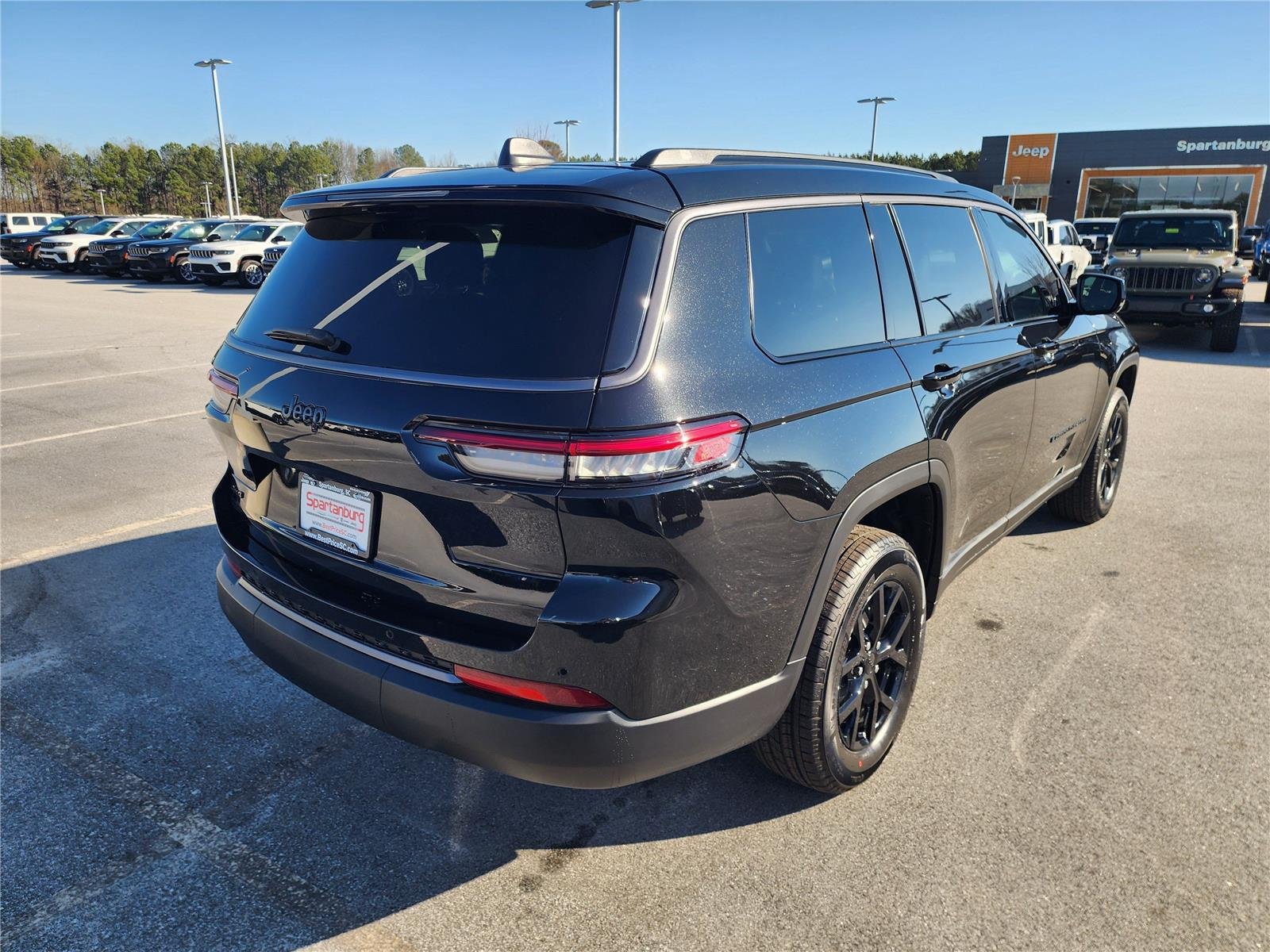 New 2026 Diamond Black Crystal Pearlcoat Jeep Laredo Altitude image 6