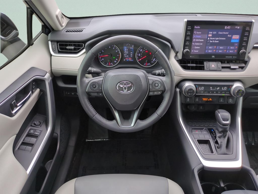 Used 2022  Toyota XLE Premium image 12