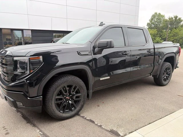 Used 2024 Onyx Black GMC Elevation image 6