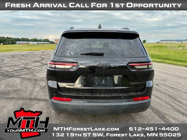 Used 2023 Black Jeep Altitude image 6