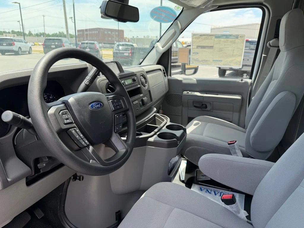 New 2026 Oxford White Ford E-350 SRW image 31