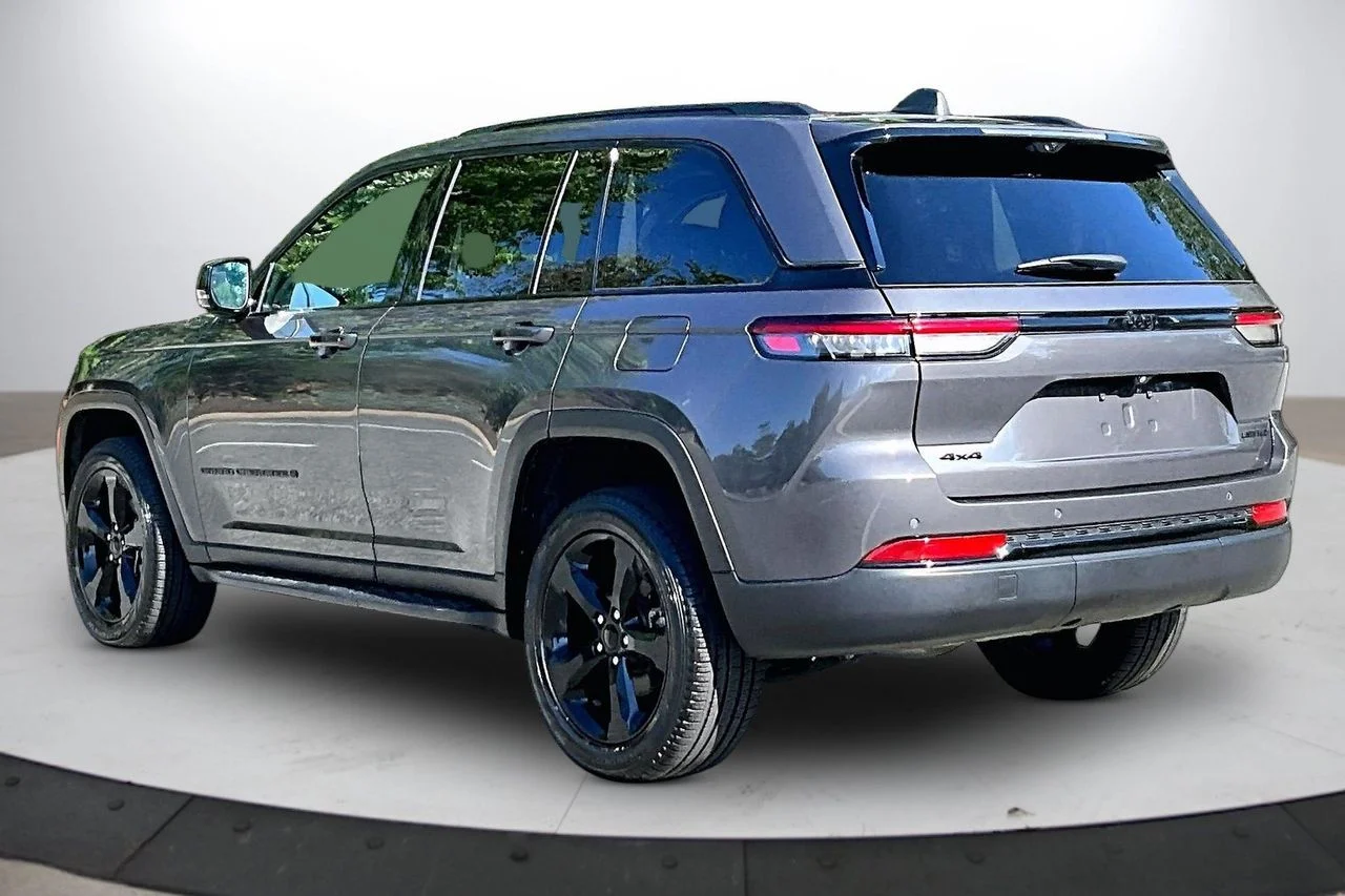 Used 2023 Gray Jeep Limited image 7