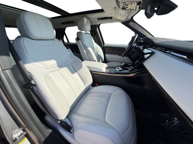 Used 2023 Eiger Grey Metallic Land Rover SE image 16