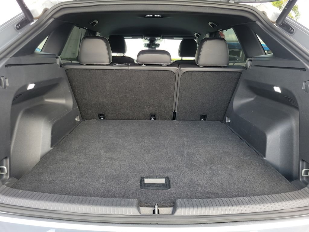Certified Used 2026  Volkswagen SE w/Technology image 6