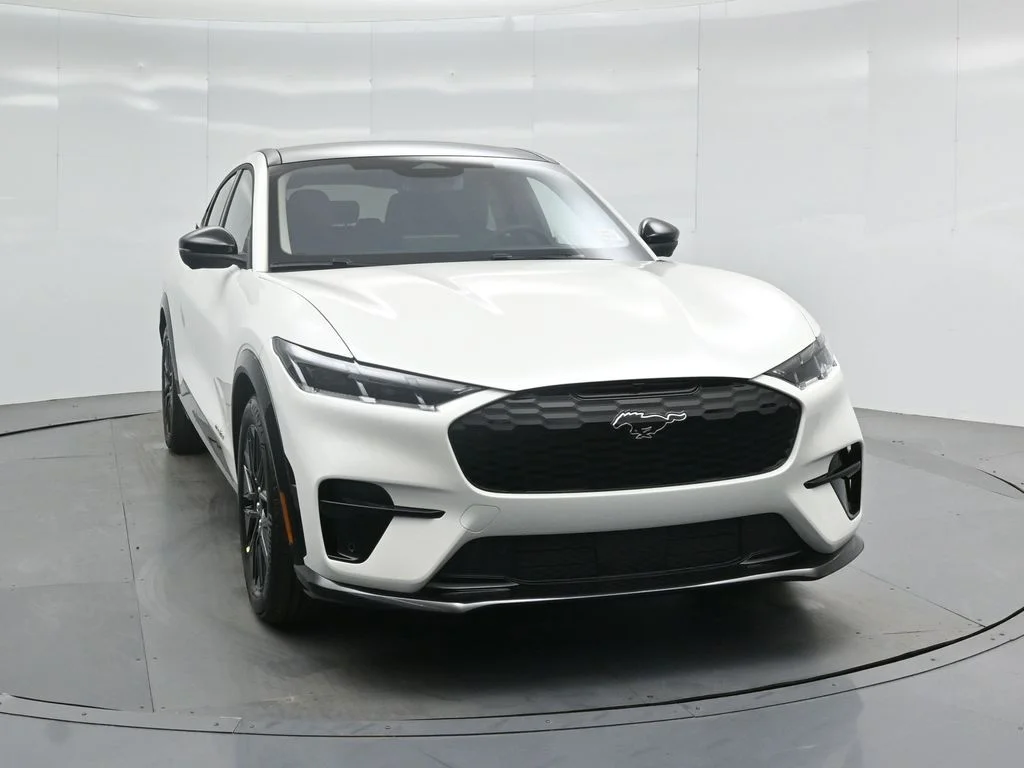 New 2026 Star White Metallic Tri-coat Ford Premium image 53