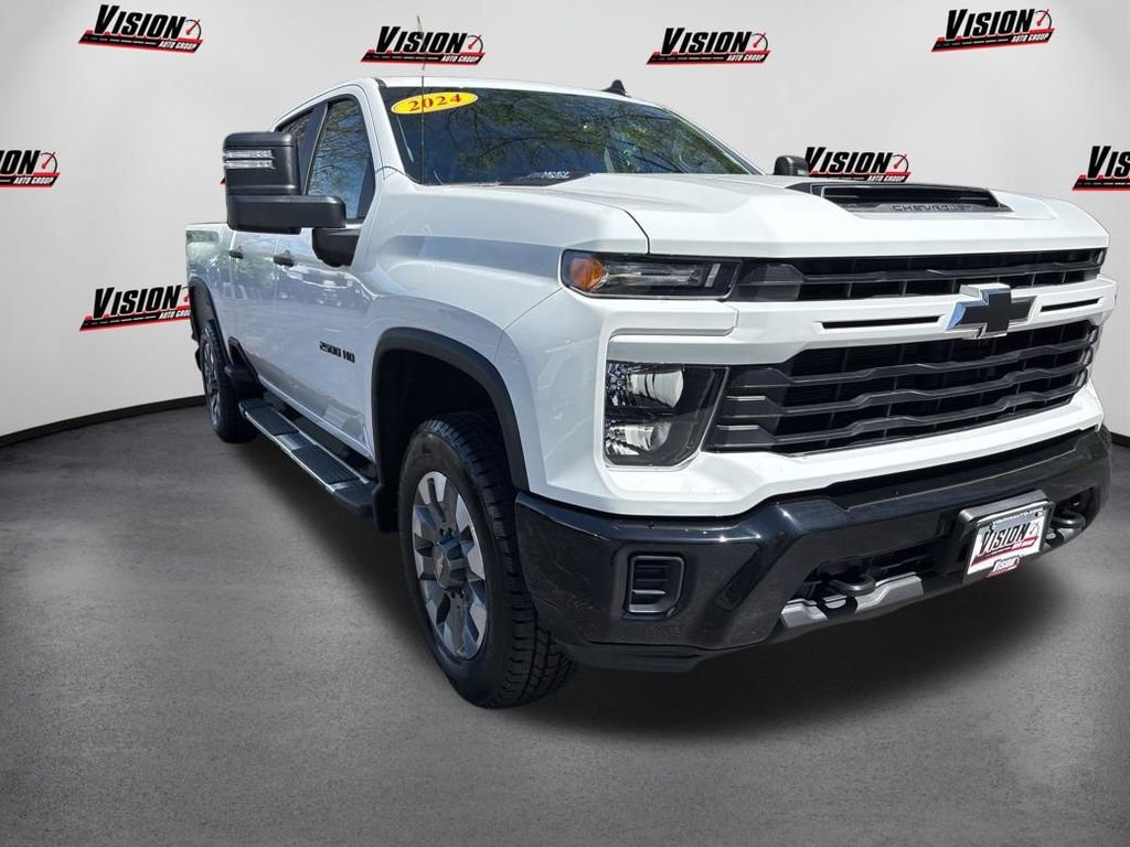 Used 2024 White Chevrolet Custom image 3