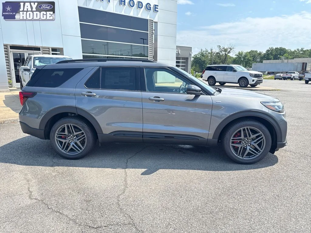 New 2026 Carbonized Gray Metallic Ford ST-Line image 8