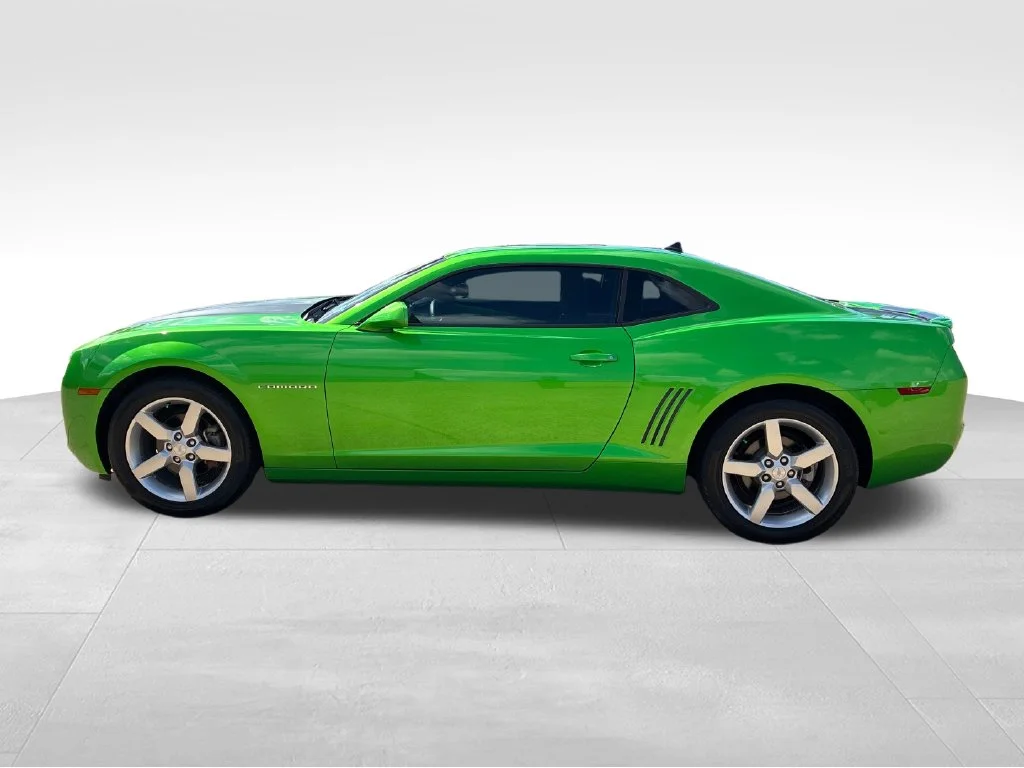 Used 2010 Green Chevrolet 1LT image 2