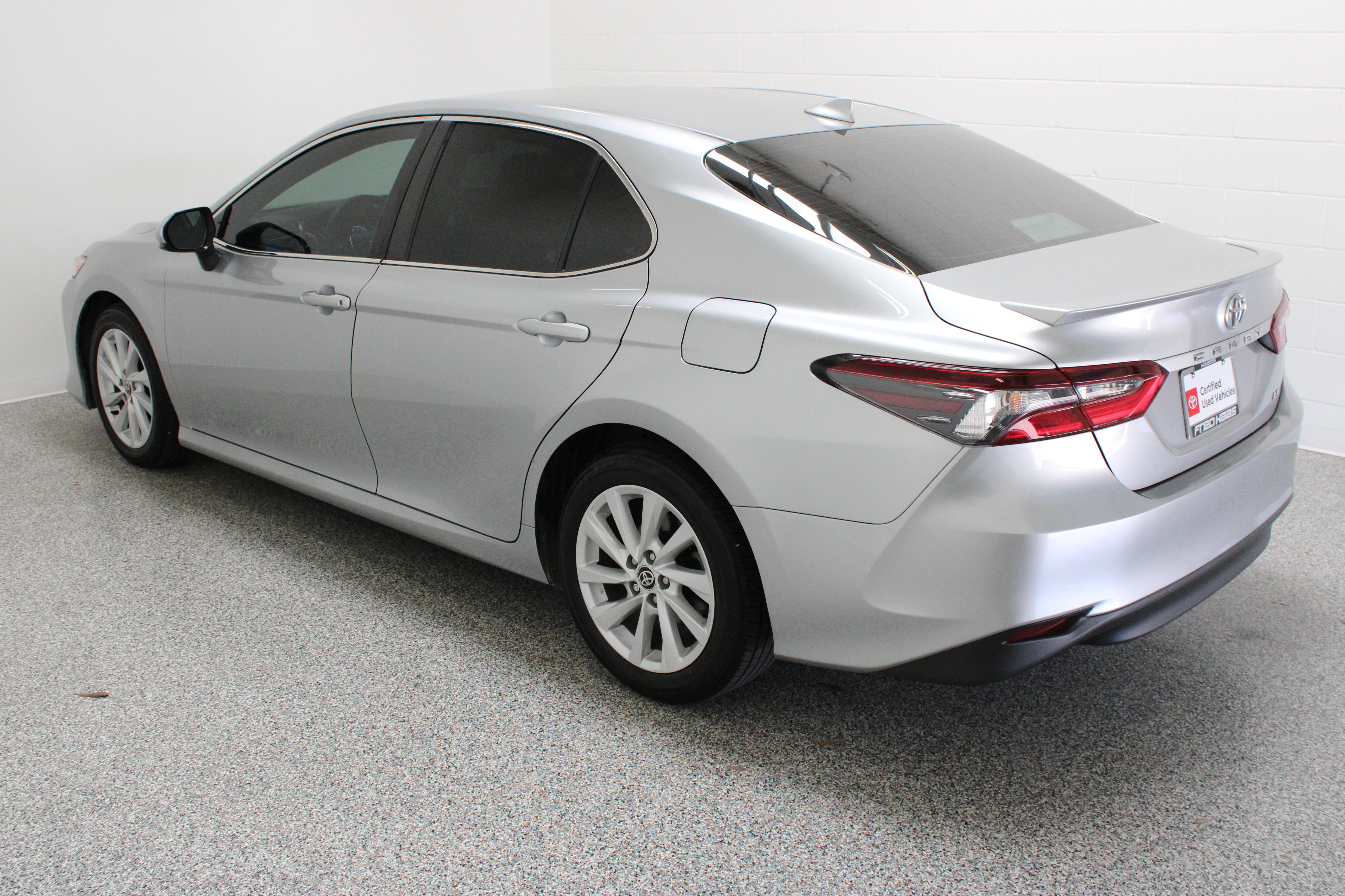Certified Used 2022 Celestial Silver Metallic Toyota LE 2.5L image 9