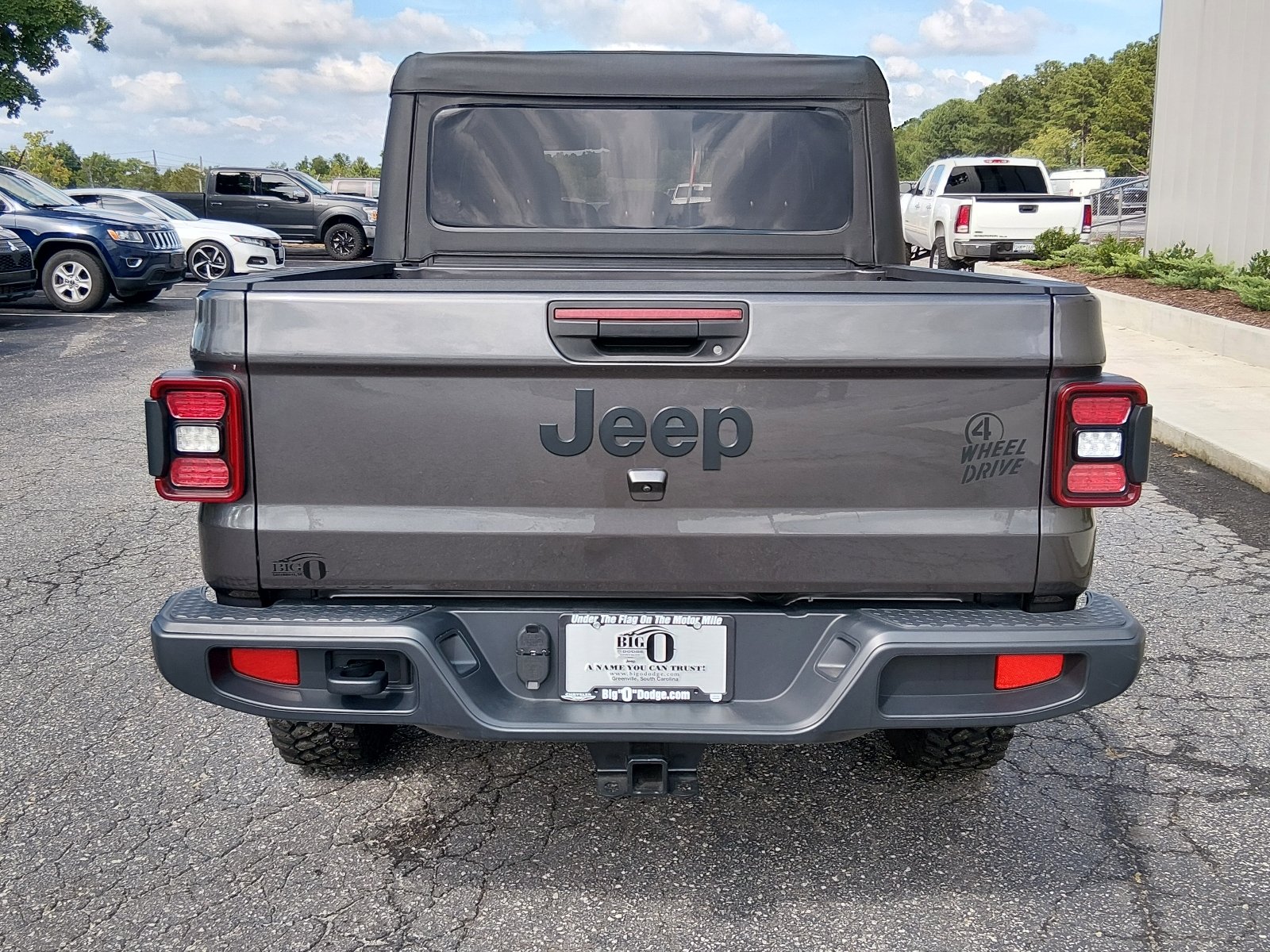 Used 2025 Granite Crystal Metallic Clear Coat Jeep Willys image 4