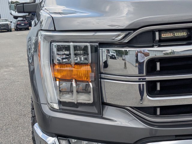 Used 2021 Gray Metallic Ford Lariat image 9