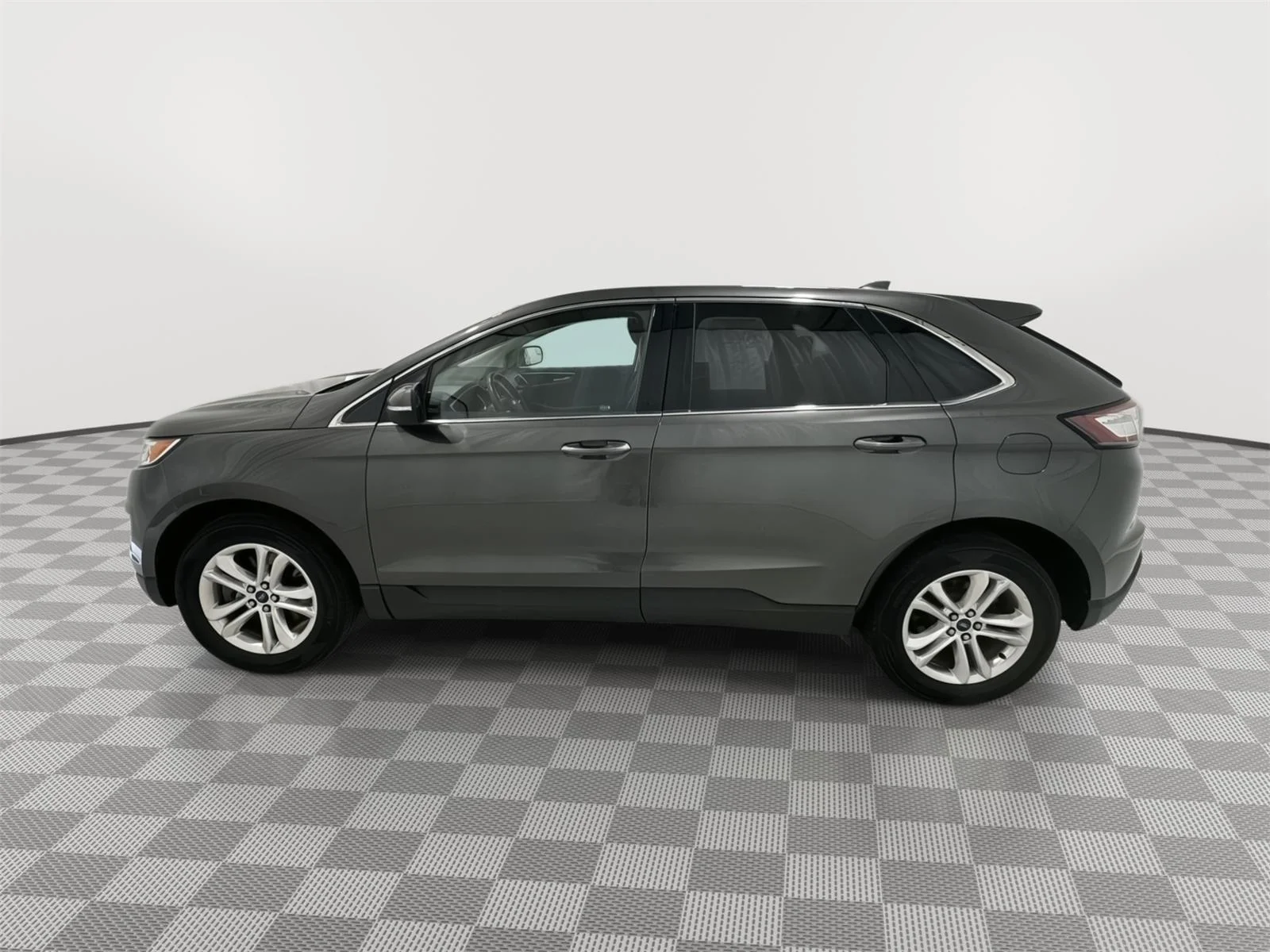 Used 2018 Magnetic Metallic Ford SEL image 2