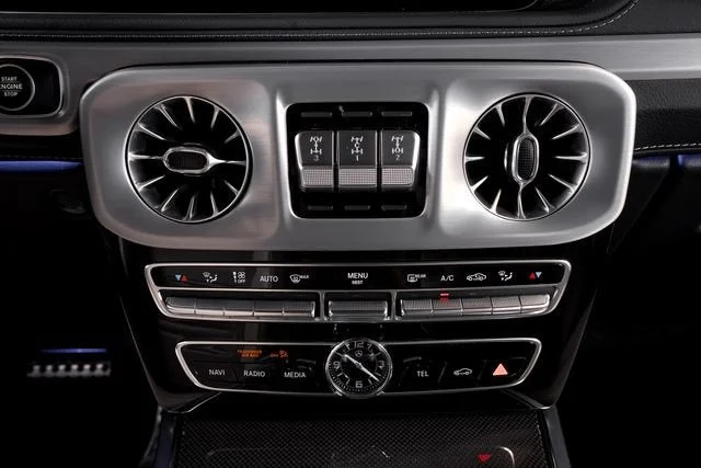 Used 2024 MANUFAKTUR Moonlight White Metallic Mercedes-Benz G 550 image 42