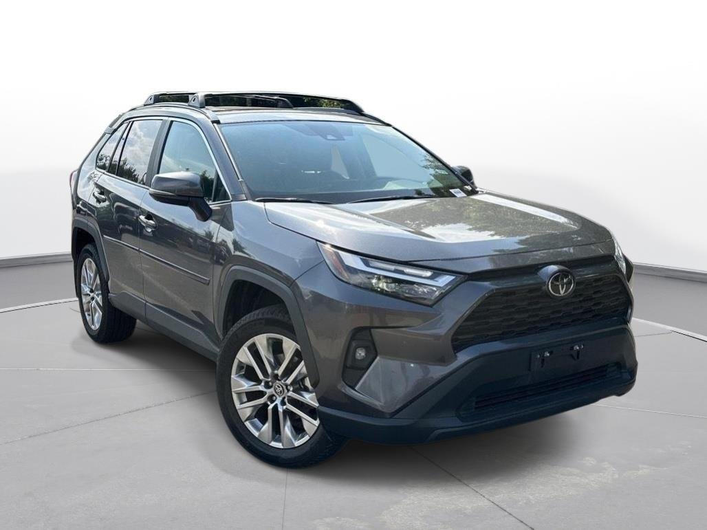 Certified Used 2025 Magnetic Gray Metallic Toyota XLE Premium image 4