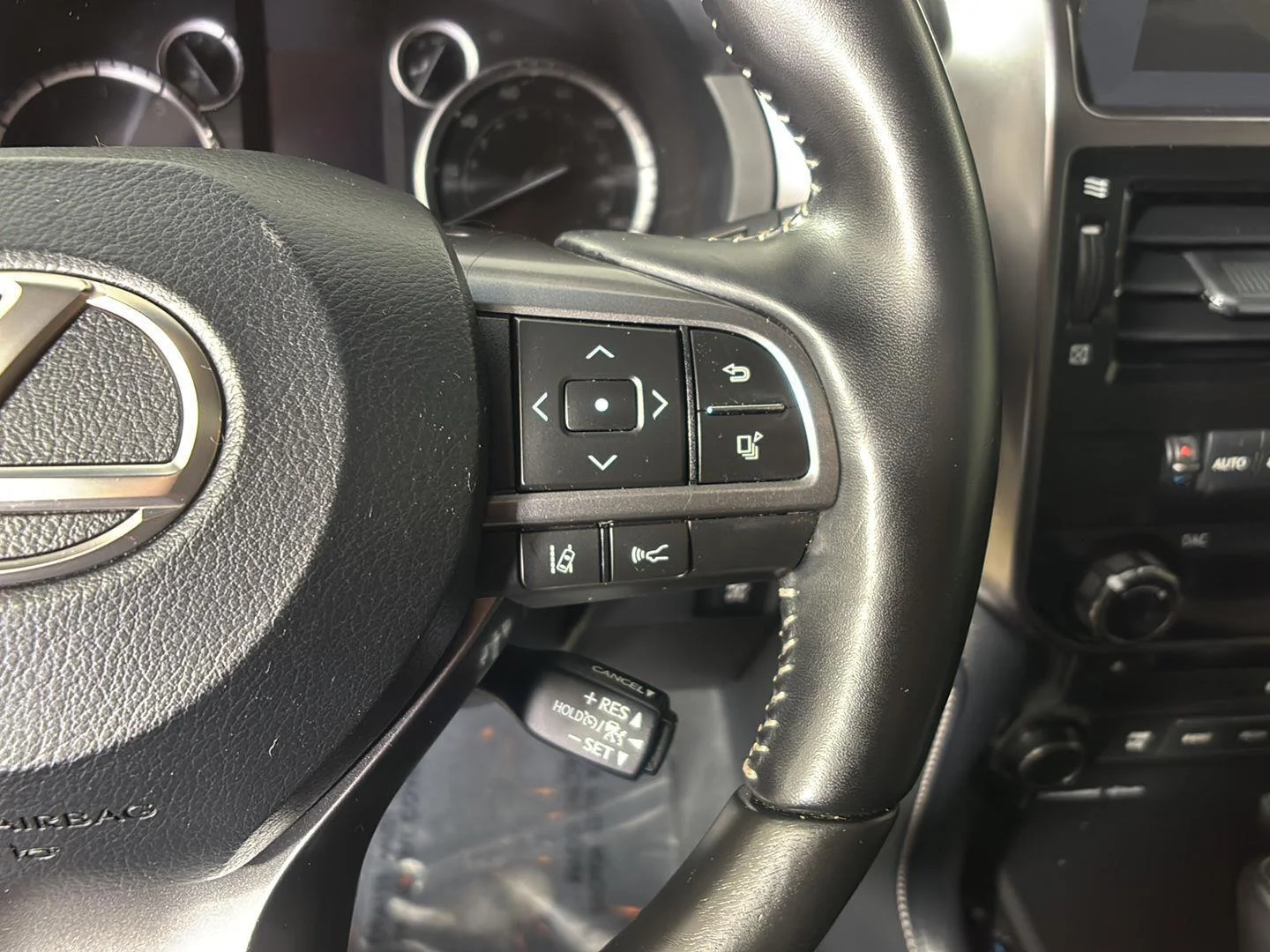 Used 2023 Black Onyx Lexus GX 460 image 31
