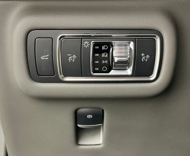 Used 2025 White Lincoln Reserve image 13