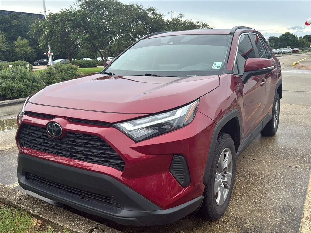 Used 2025 Ruby Flare Pearl Toyota XLE image 1