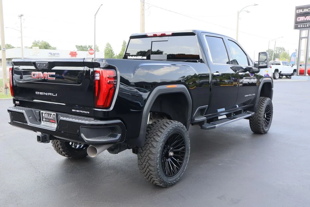 Used 2025 Black GMC Denali image 9