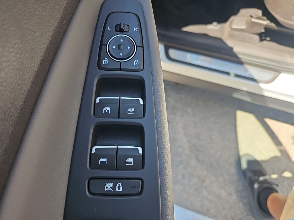 2020 Hyundai Santa Fe Limited - Photo 12