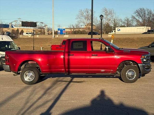 New 2026 Molten Red Pearl-Coat Exterior Paint RAM TRADESMAN image 10