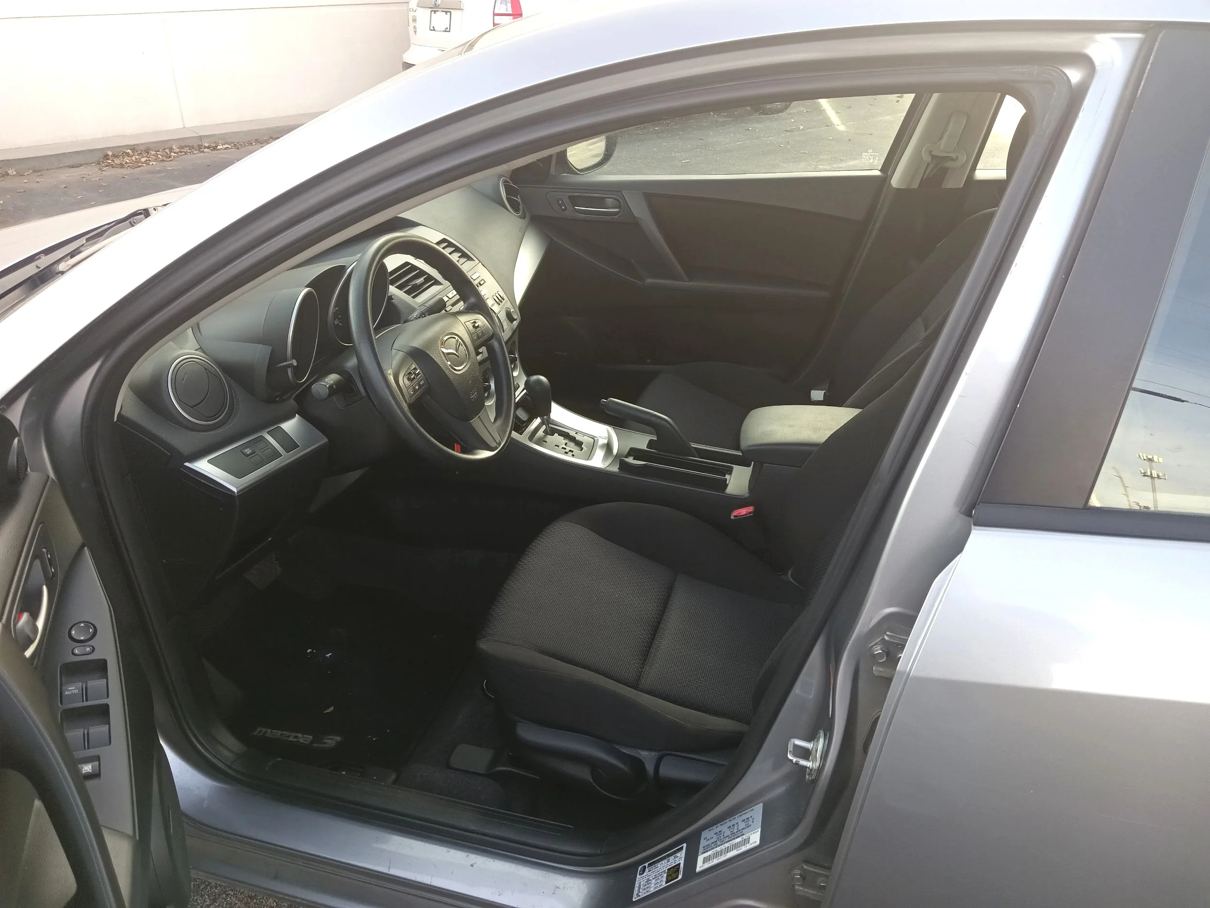 Used 2010 Silver Mazda i SV 4-Door image 9