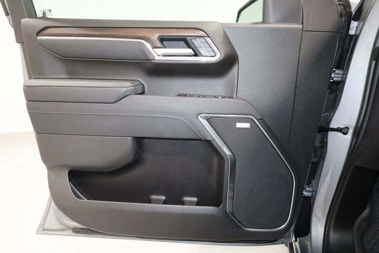 Used 2025 Sterling Metallic GMC SLT image 23