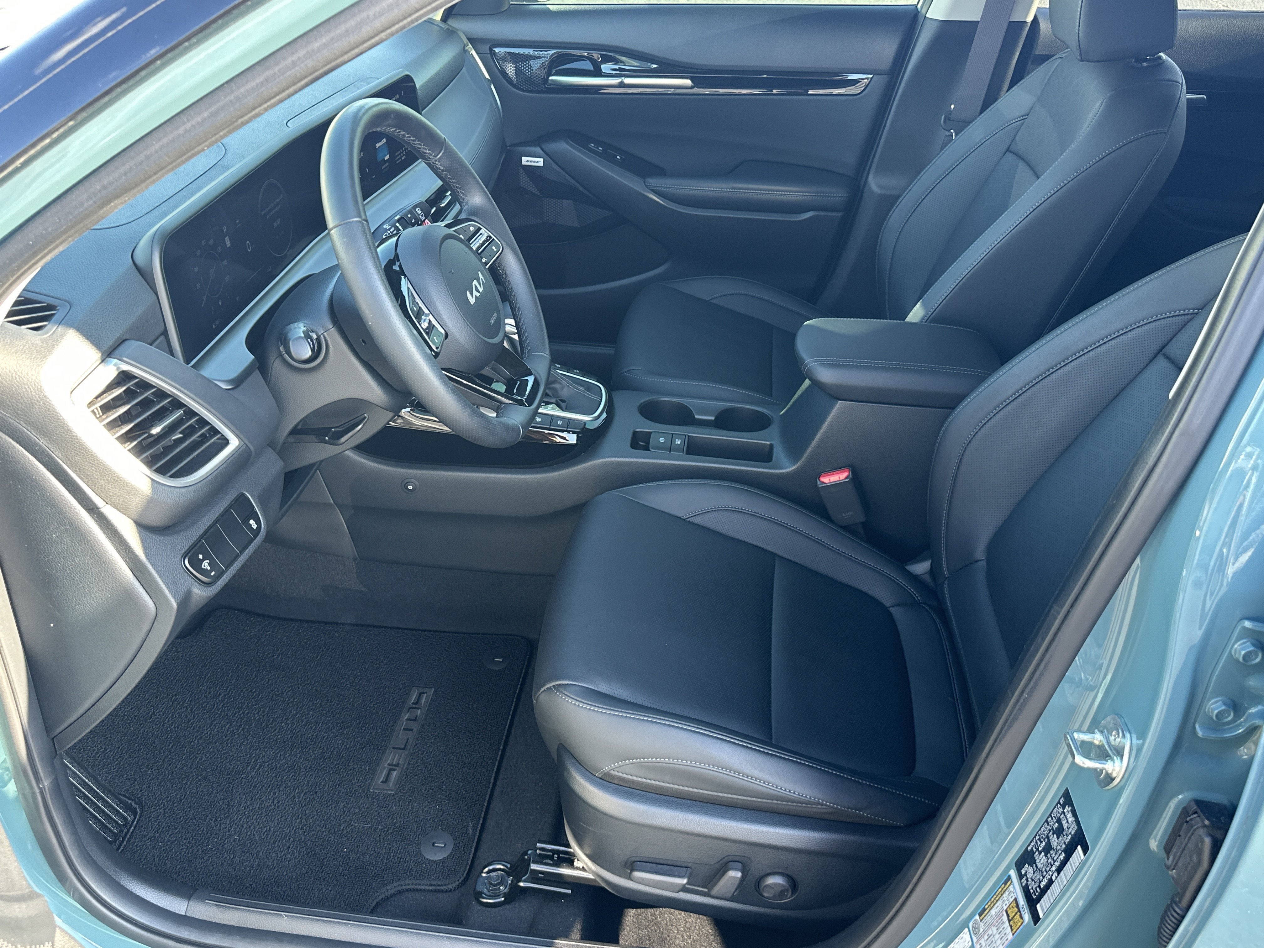 Used 2024 Pluton Blue/Black Roof Kia SX image 10