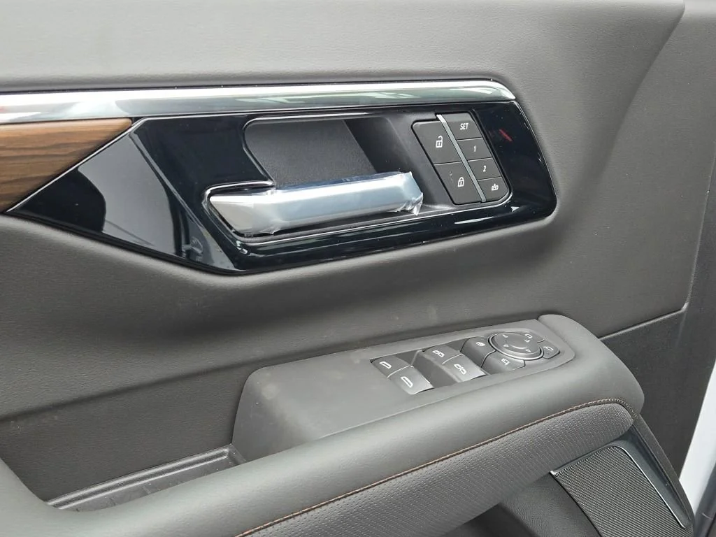 2026 Chevrolet Suburban High Country - Photo 24