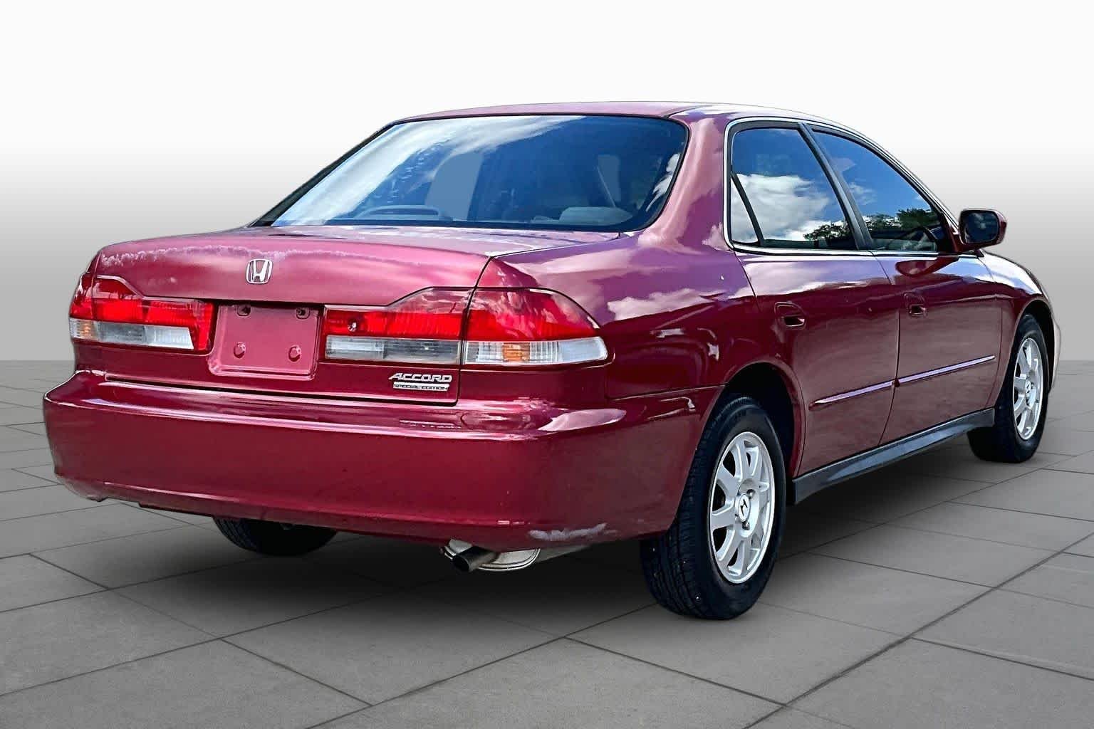 Used 2002 Firepepper Red Pearl Honda SE image 11
