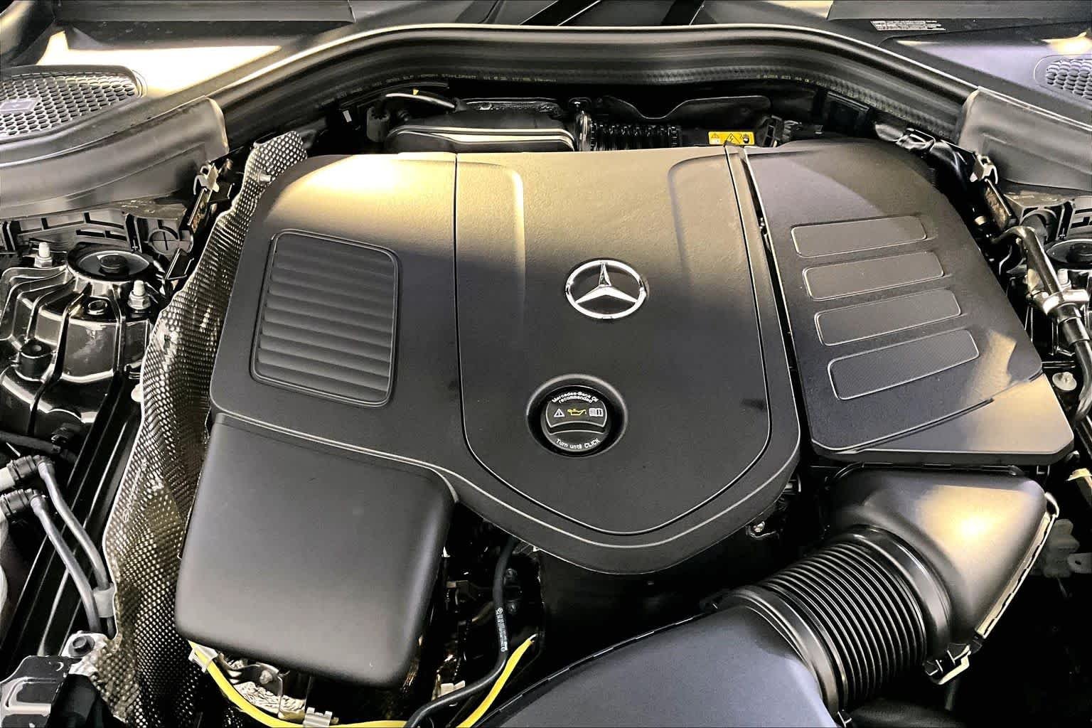 New 2027 Graphite Grey Metallic Mercedes-Benz GLC 300 image 14