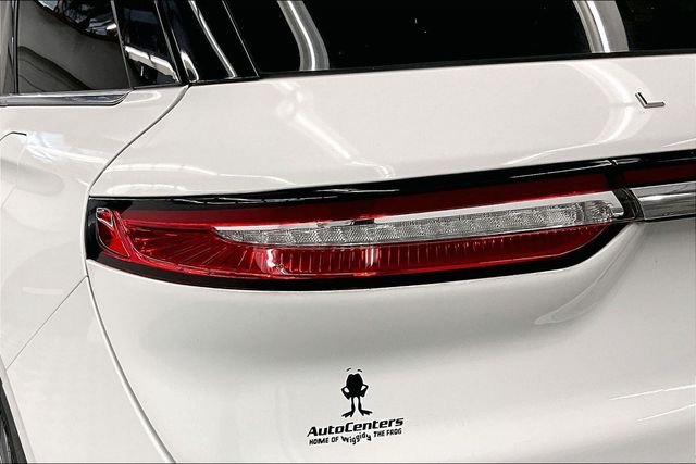 Used 2022 Pristine White Metallic Tri-Coat Lincoln Reserve image 37