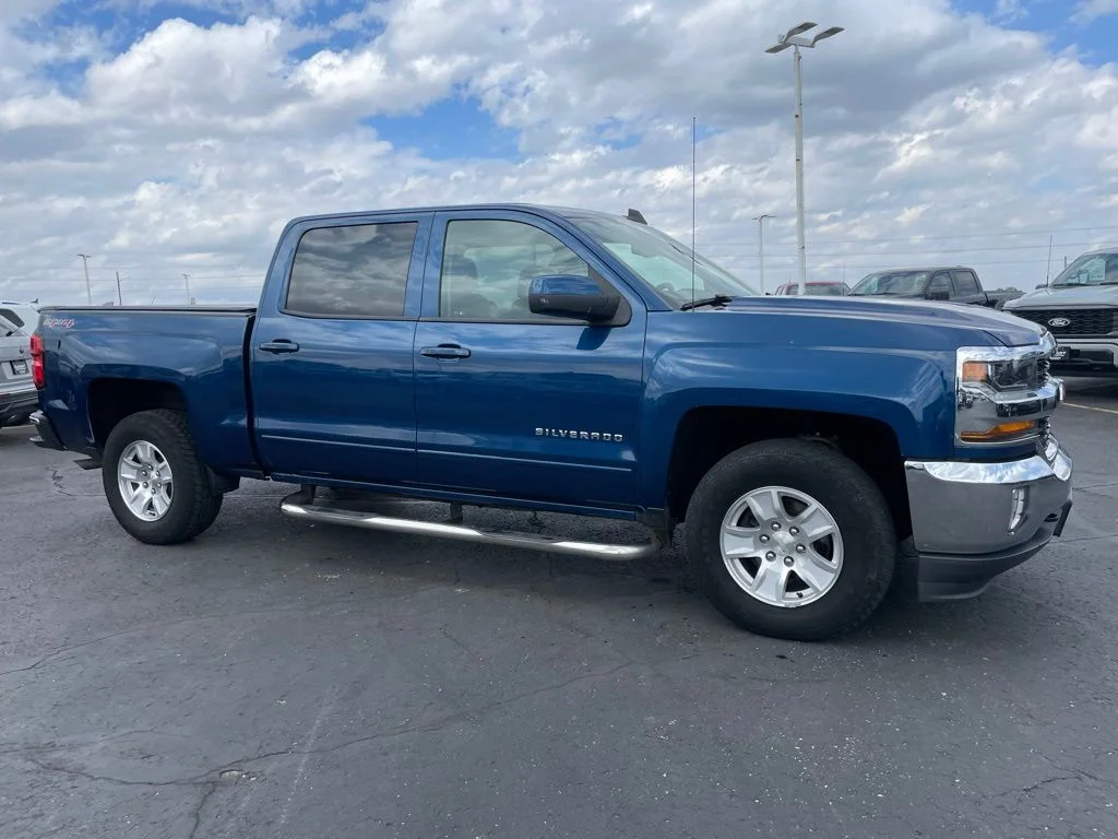 Used 2017 Chevrolet Silverado 1500 LT with VIN 3GCUKRECXHG241574 for sale in Beaver Dam, WI