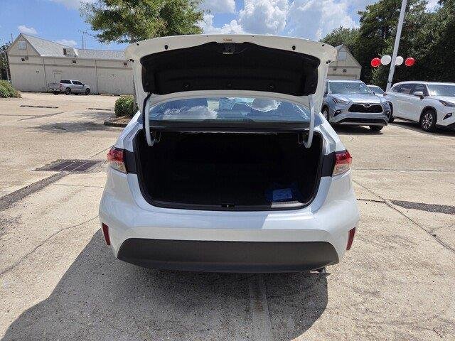 Used 2026 Wind Chill Pearl Toyota LE image 26