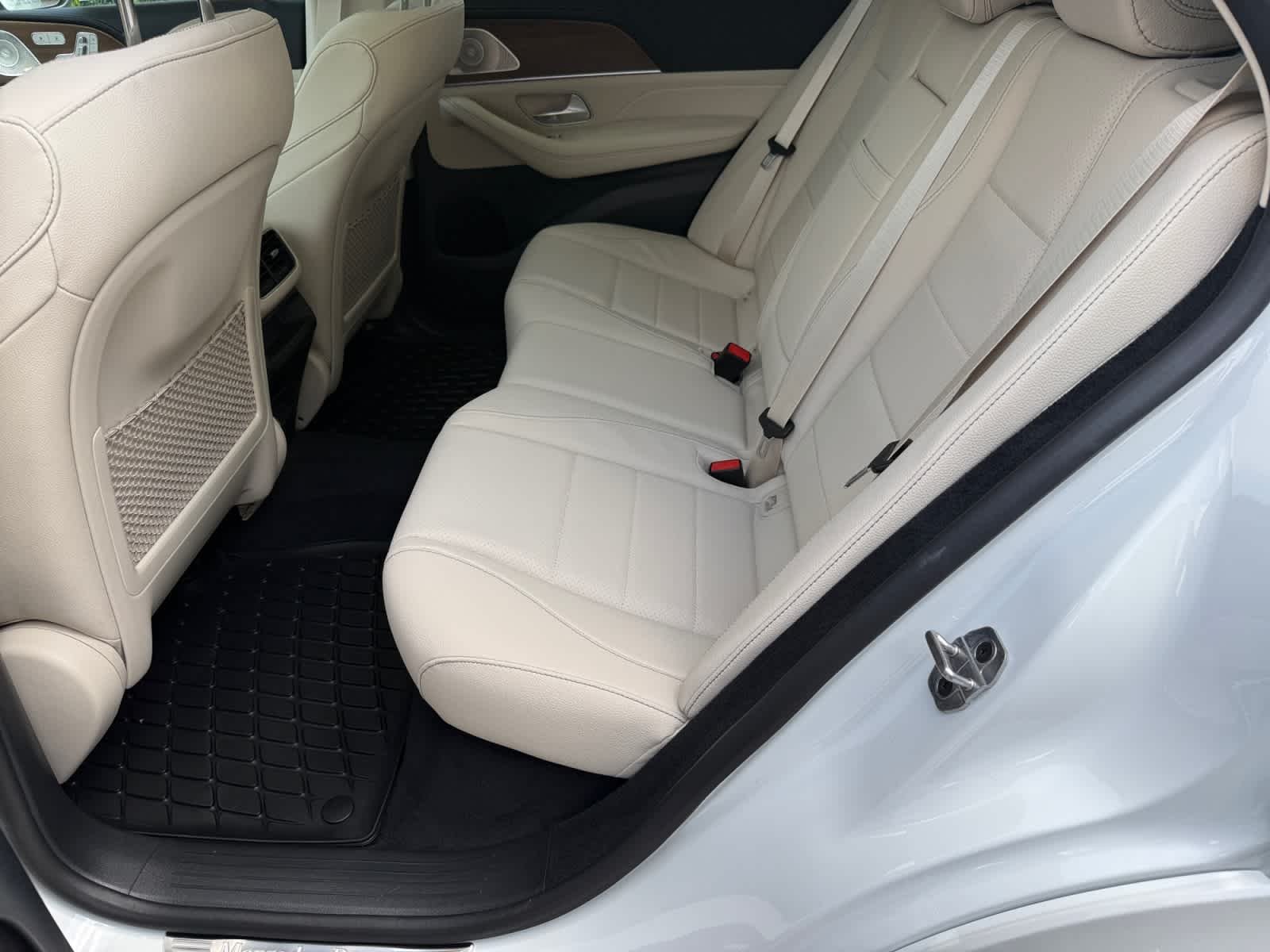 New 2026 MANUFAKTUR Moonlight White Metallic Mercedes-Benz GLE 350 image 11