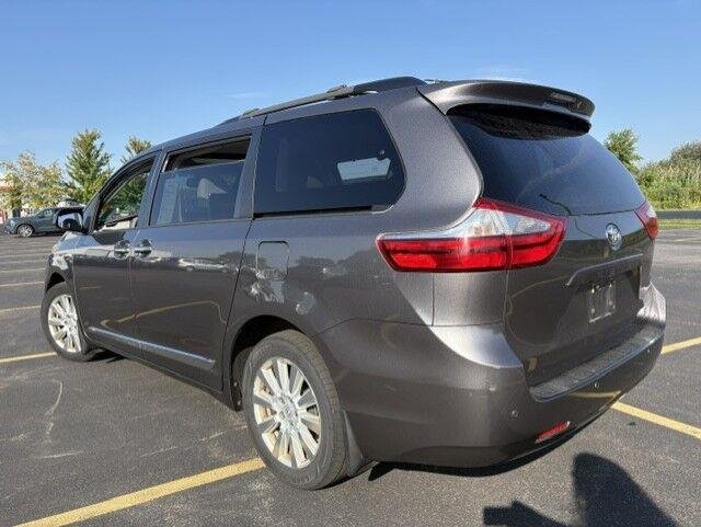 Used 2017 Predawn Gray Mica Toyota XLE image 10