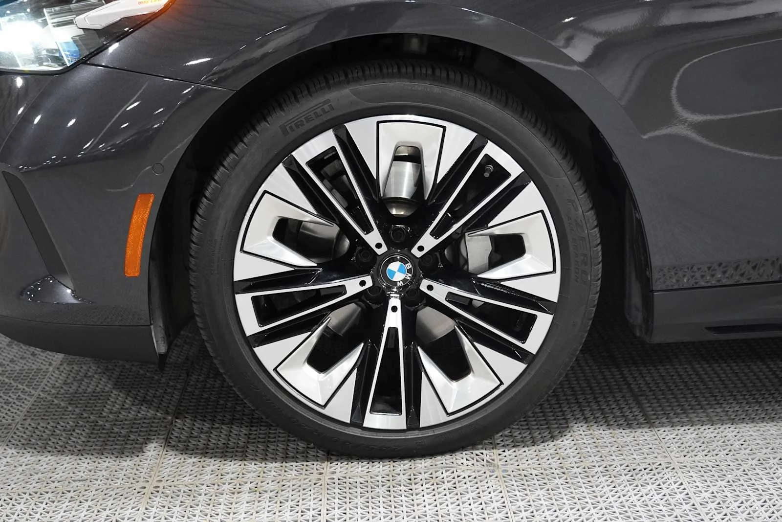 Used 2025 Dark Graphite Metallic BMW 530i image 8