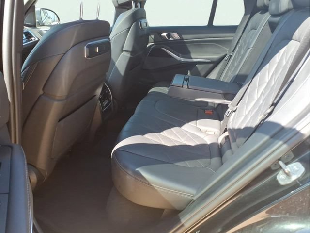 Used 2024  BMW xDrive40i image 22