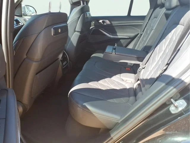 Used 2024  BMW xDrive40i image 22