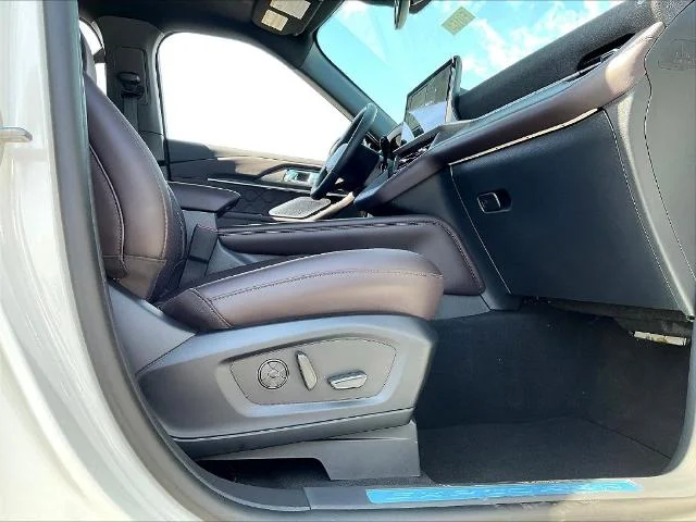 New 2026 Star White Metallic Tri-Coat Ford Platinum™ image 54
